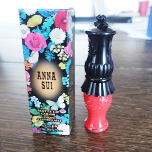 Anna Sui Matte lip color #600